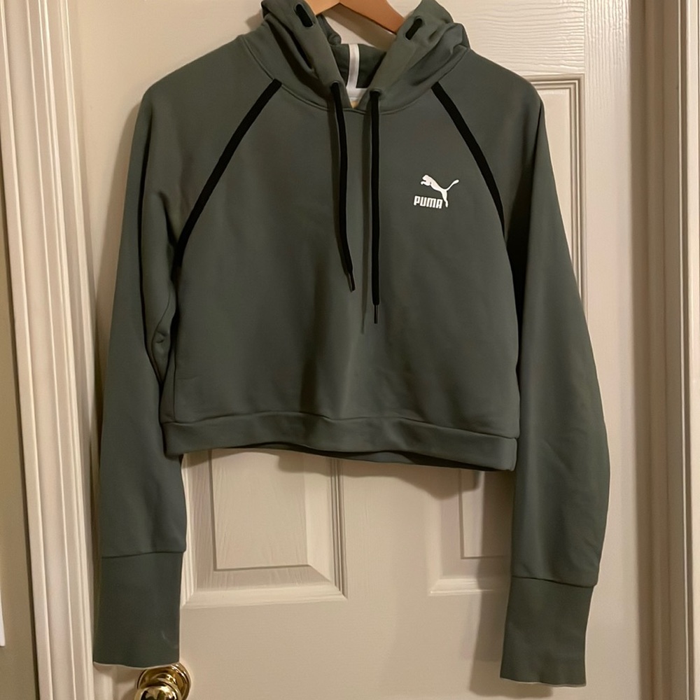 PUMA Women’s cropped hoodie